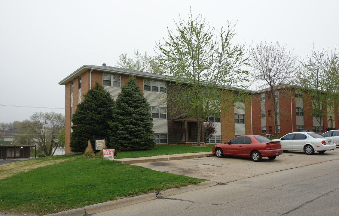 Wilshire Apartments in Bellevue, NE - Building Photo