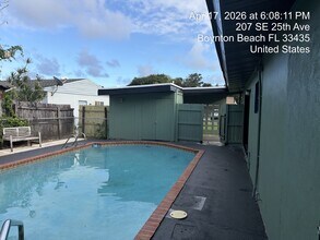 207 SE 25th Ave in Boynton Beach, FL - Building Photo - Building Photo