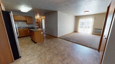 Cobblestone Apartments in Minot, ND - Building Photo - Building Photo