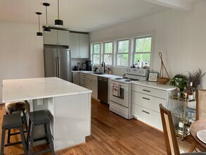 809 Woodland Ave in Chapel Hill, NC - Building Photo - Building Photo