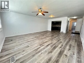 655 Fennell Ave E in Hamilton, ON - Building Photo - Building Photo