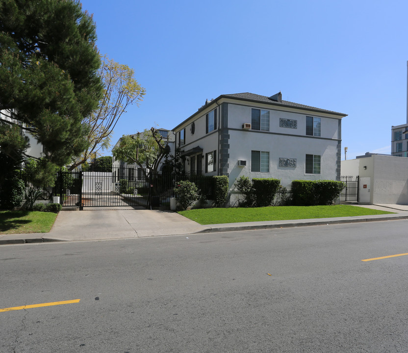 514 S New Hampshire Ave in Los Angeles, CA - Building Photo