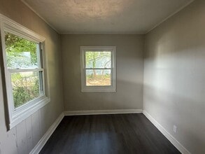 1107 Dixie St in Burlington, NC - Foto de edificio - Building Photo