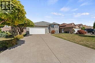 3316 Kenilworth Dr in Windsor, ON - Building Photo - Building Photo