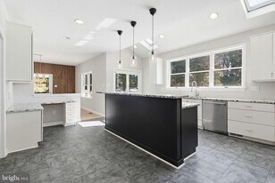 13835 Burntwoods Rd in Glenelg, MD - Building Photo