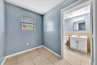 365 NW 8th St in Miami, FL - Building Photo - Building Photo