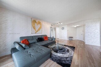 3400 NE 192 St in Aventura, FL - Foto de edificio - Building Photo