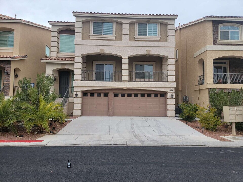 8137 Crimson Creek Ct in Las Vegas, NV - Building Photo