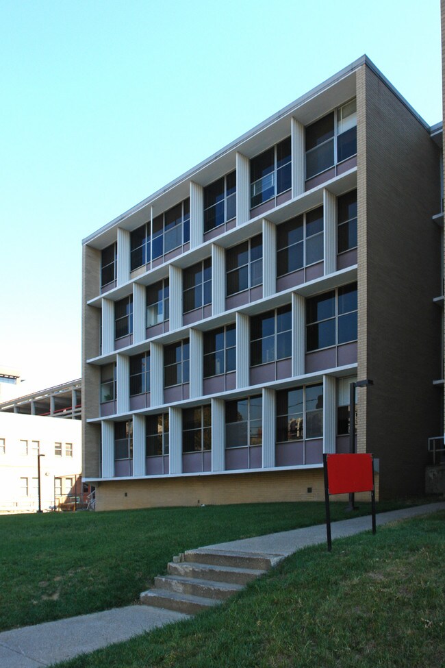 Medical-Dental Apartments in Louisville, KY - Building Photo - Building Photo