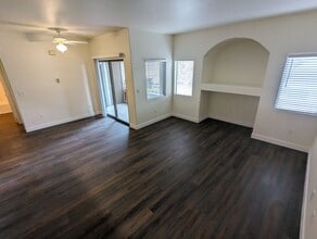 8250 N Grand Canyon Dr in Las Vegas, NV - Foto de edificio - Building Photo