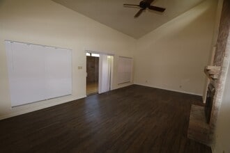 15819 Spruce Point Dr in Houston, TX - Building Photo - Building Photo