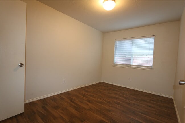 property at 13118 Willow Landing Ln