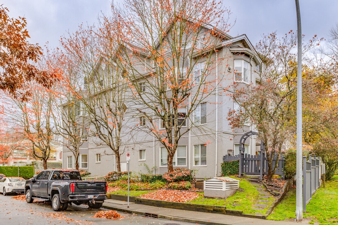 Jane Gardens in Port Coquitlam, BC - Building Photo