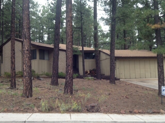 3321 S Gillenwater Dr in Flagstaff, AZ - Building Photo