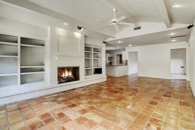 6139 Chevy Chase Dr in Houston, TX - Building Photo - Building Photo