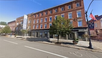 27 E Main St in Waterloo, NY - Building Photo