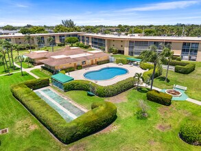 500 Village Green Cir E in Palm Springs, FL - Building Photo - Building Photo