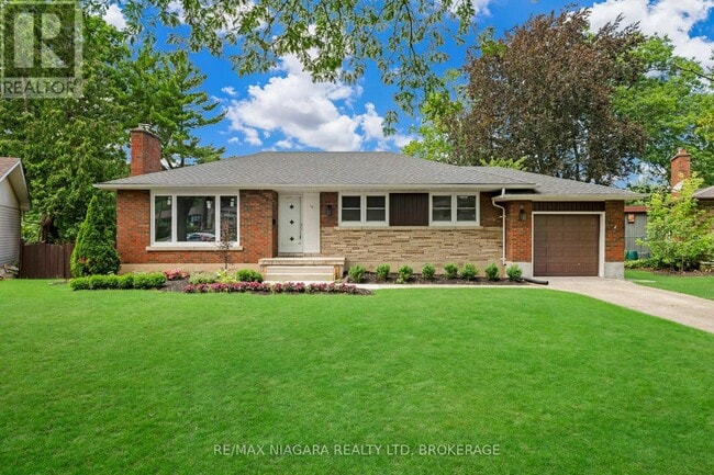 property at 10 W Hampton Rd