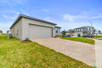 121 Towns Cir in Haines City, FL - Building Photo - Building Photo