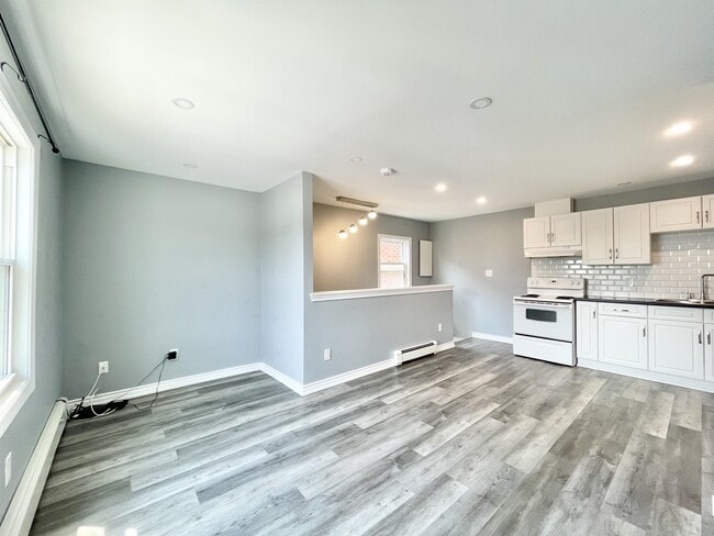 property at 728 E Main St