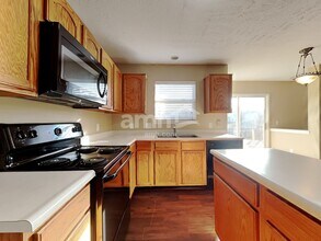 5825 Columbia Cir in Greenwood, IN - Foto de edificio - Building Photo