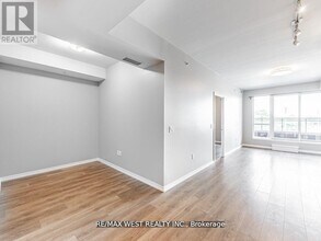 3237 Bayview Ave in Toronto, ON - Building Photo - Building Photo
