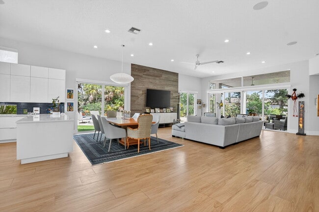 property at 7843 Villa D Este Way