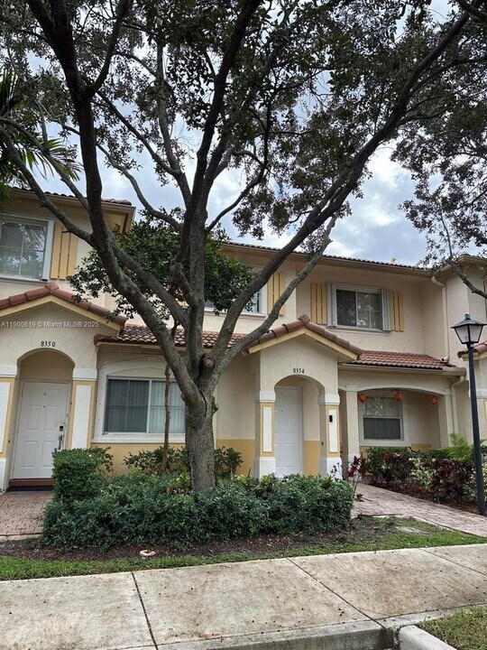 8354 SW 29th St in Miramar, FL - Building Photo
