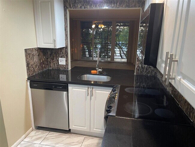 3568 N University Dr in Coral Springs, FL - Building Photo - Building Photo