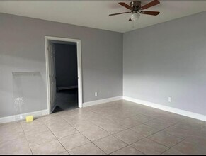 8736 SE Algozzini Pl in Hobe Sound, FL - Building Photo - Building Photo