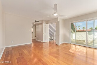 5730 N Scottsdale Rd in Paradise Valley, AZ - Foto de edificio - Building Photo