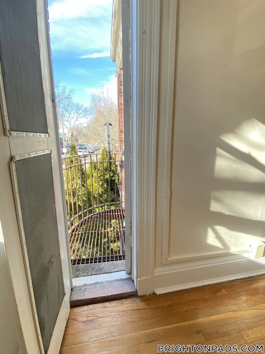 135 Washington St in Boston, MA - Building Photo