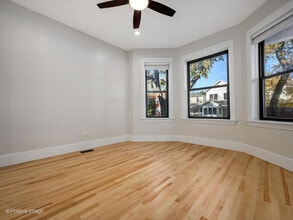 2415 W Warner Ave in Chicago, IL - Building Photo - Building Photo