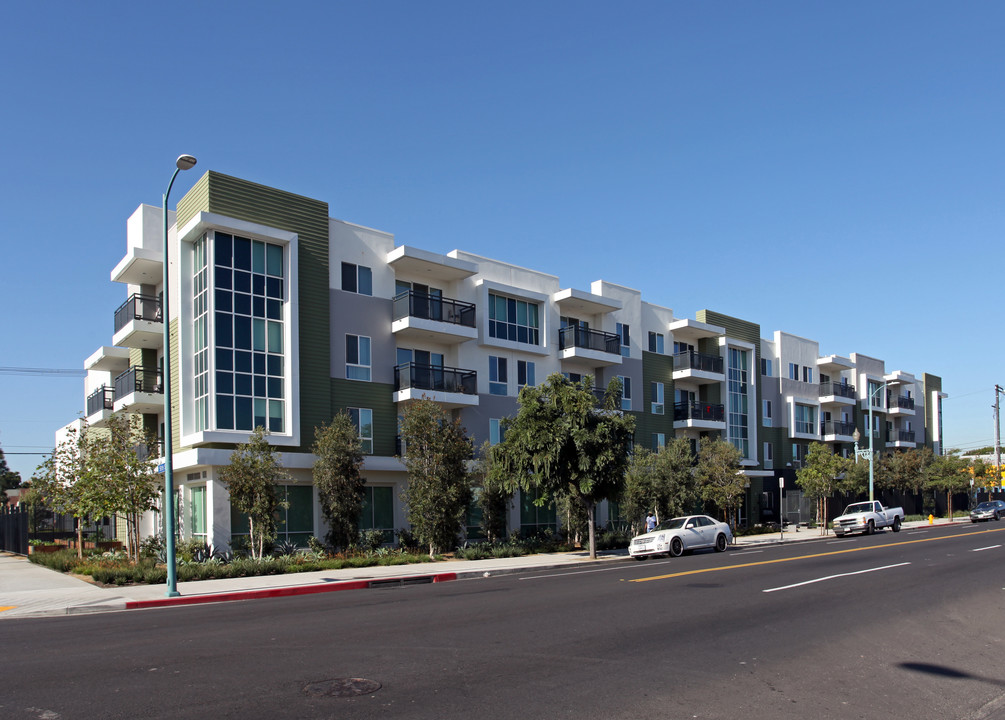 Vermont Family Apartments in Los Angeles, CA - Building Photo