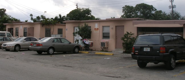 833 NW 10th Ter in Fort Lauderdale, FL - Building Photo - Building Photo