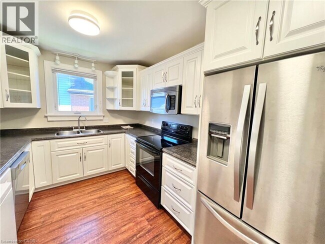 336 Rolling Meadows Dr in Kitchener, ON - Building Photo - Building Photo