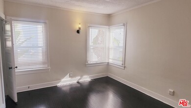 5405 Russell Ave in Los Angeles, CA - Building Photo - Building Photo