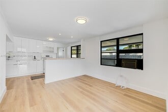 1610 NW 33rd Ave in Miami, FL - Foto de edificio - Building Photo