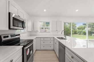 121 S Lake Dr in Lantana, FL - Building Photo - Building Photo