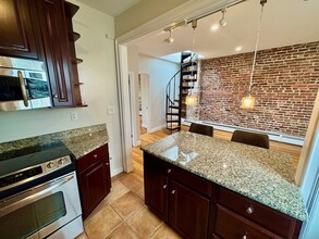 80 Revere St, Unit 10 in Boston, MA - Building Photo - Building Photo