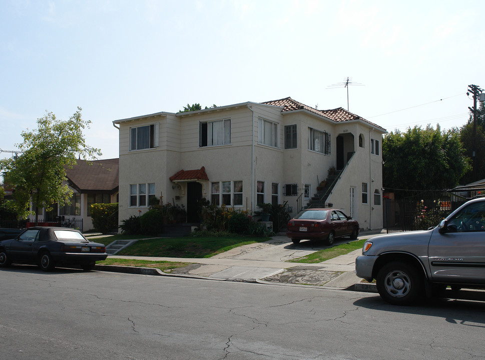 825 N Hobart Blvd in Los Angeles, CA - Building Photo