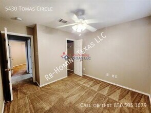 5430 Tomas Cir. in San Antonio, TX - Foto de edificio - Building Photo