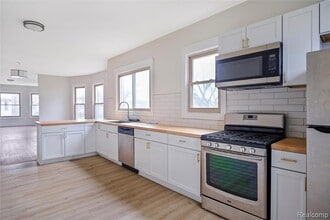 900 Hazelwood St, Unit Lower in Detroit, MI - Building Photo - Building Photo