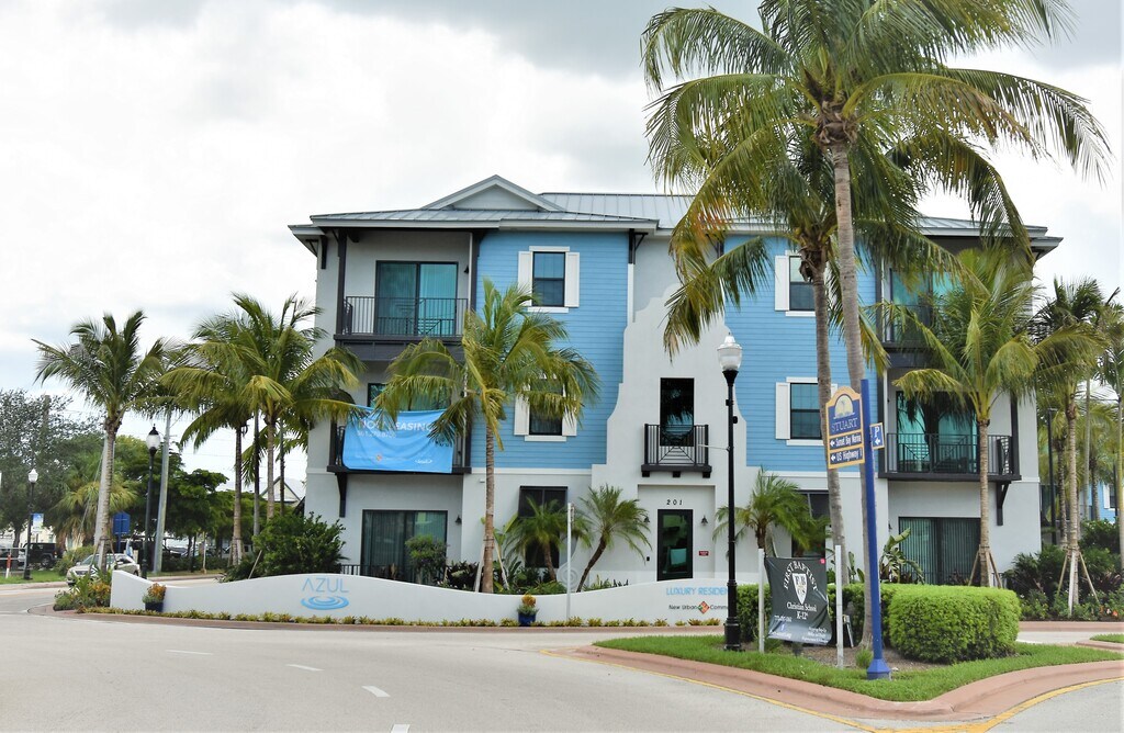Azul Luxury Residences Apartments in Stuart, FL