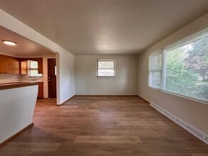 807-809 Sherry St in Neenah, WI - Building Photo - Building Photo