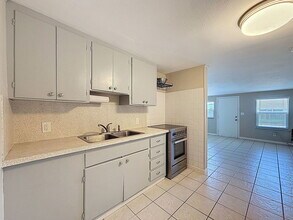 401 69th St N in St. Petersburg, FL - Foto de edificio - Building Photo