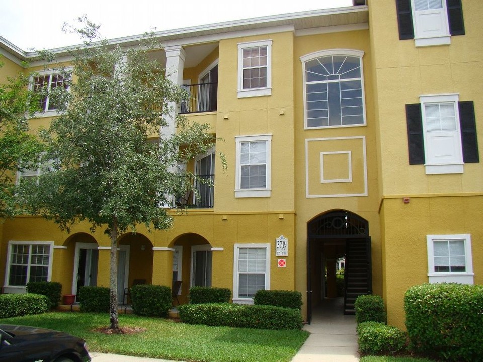 3719 Conroy Rd-Unit -2033 in Orlando, FL - Building Photo