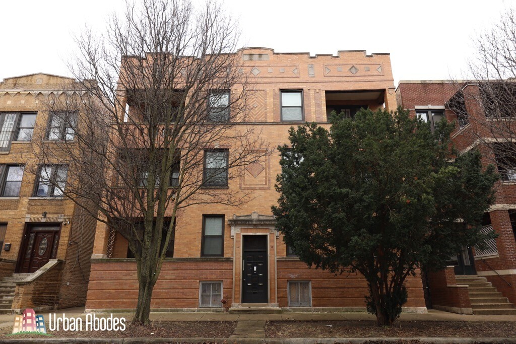 2647 W Iowa St, Unit A09C in Chicago, IL - Foto de edificio