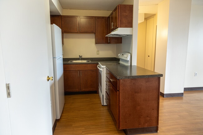 Bayview Towers in Stamford, CT - Building Photo - Building Photo