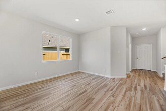 9945 Flying Wing Wy in Fort Worth, TX - Building Photo - Building Photo